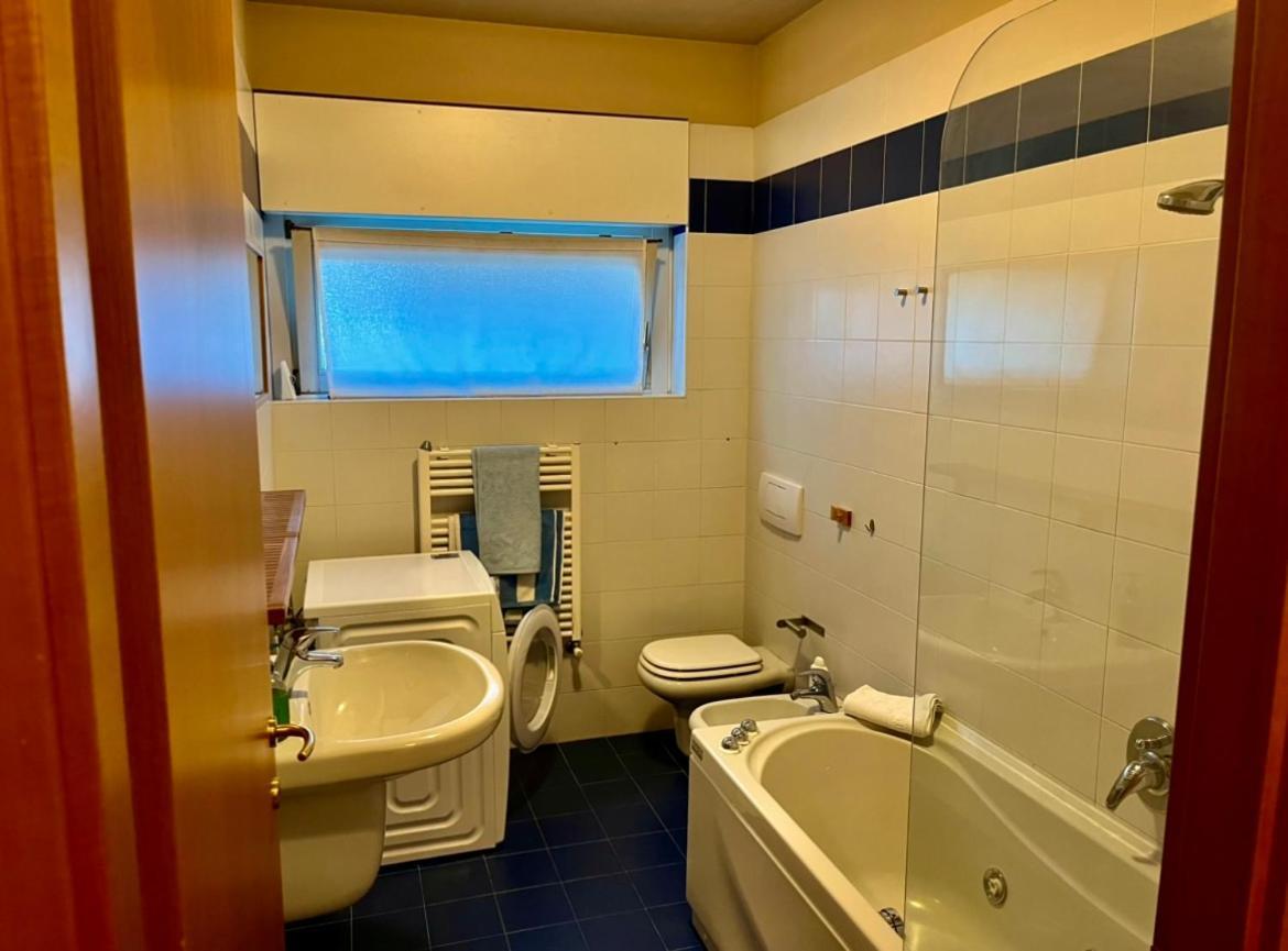Bergamo Bilocale Nuovo In Centro 4 Posti Letto Lägenhet Exteriör bild